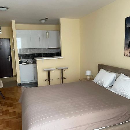 Trident Apartments 2 Nis Luaran gambar