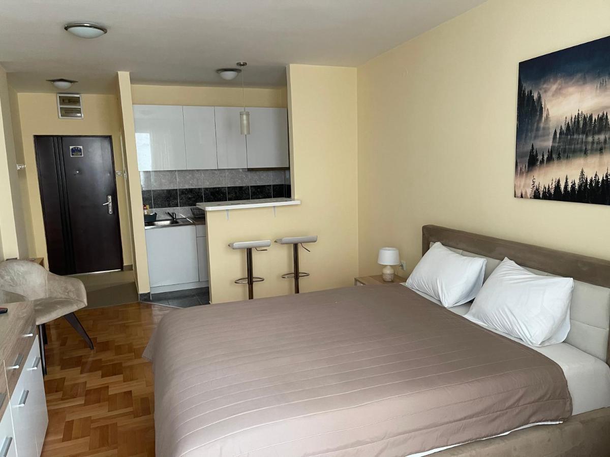 Trident Apartments 2 Nis Luaran gambar
