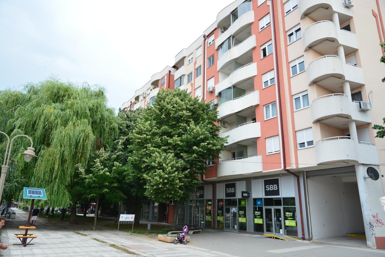 Trident Apartments 2 Nis Luaran gambar